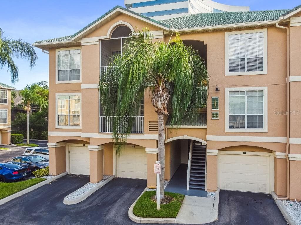 1201 BAY CLUB CIRCLE TAMPA, FL 33607