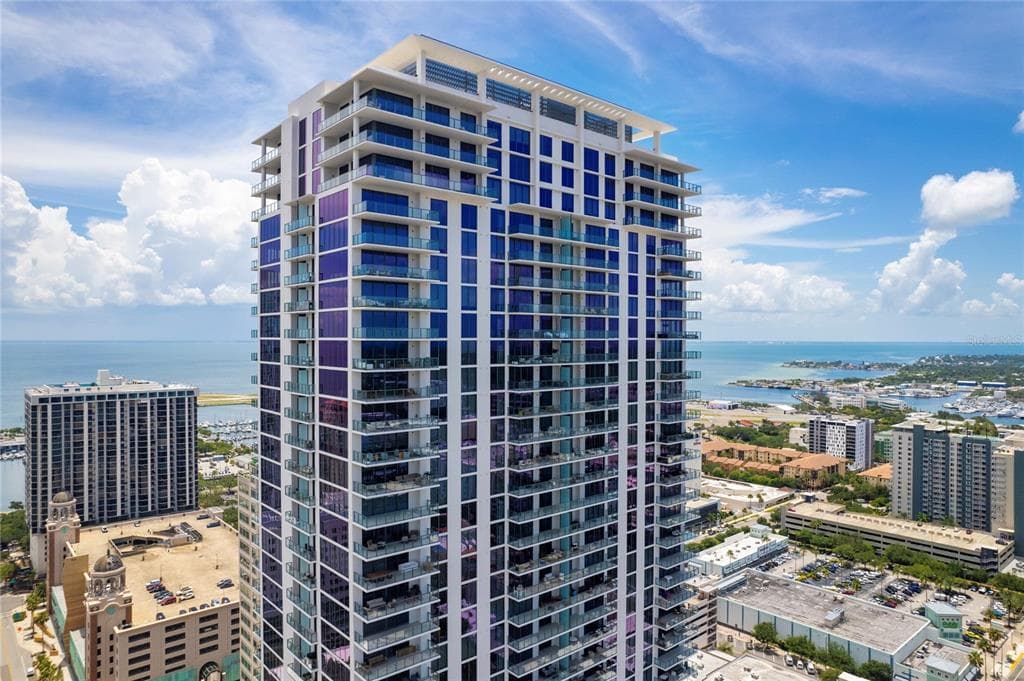 275 1ST AVENUE S UNIT 1708 ST PETERSBURG, FL 33701