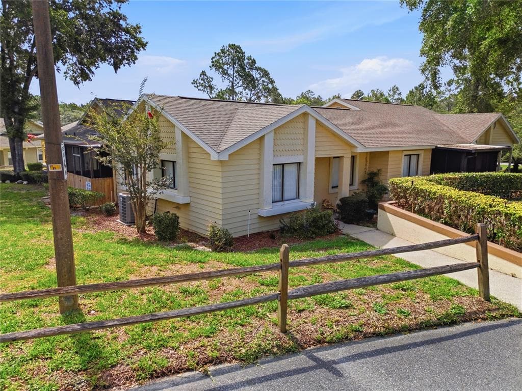 8160 STURBRIDGE COURT UNIT 8160 WEEKI WACHEE, FL 34613