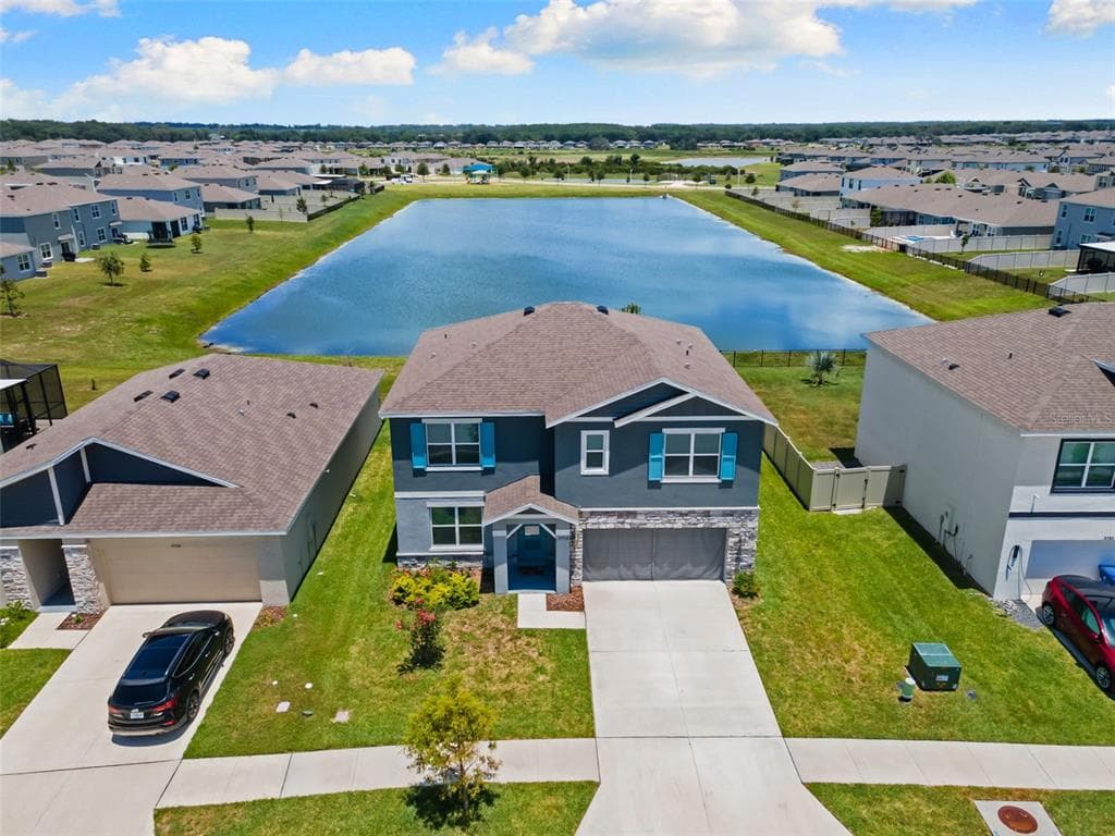 9728 CRESCENT RAY DRIVE
