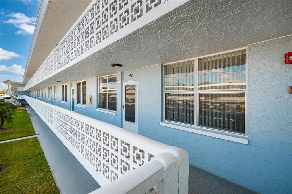 4715 BAY STREET NE UNIT 222 ST PETERSBURG, FL 33703