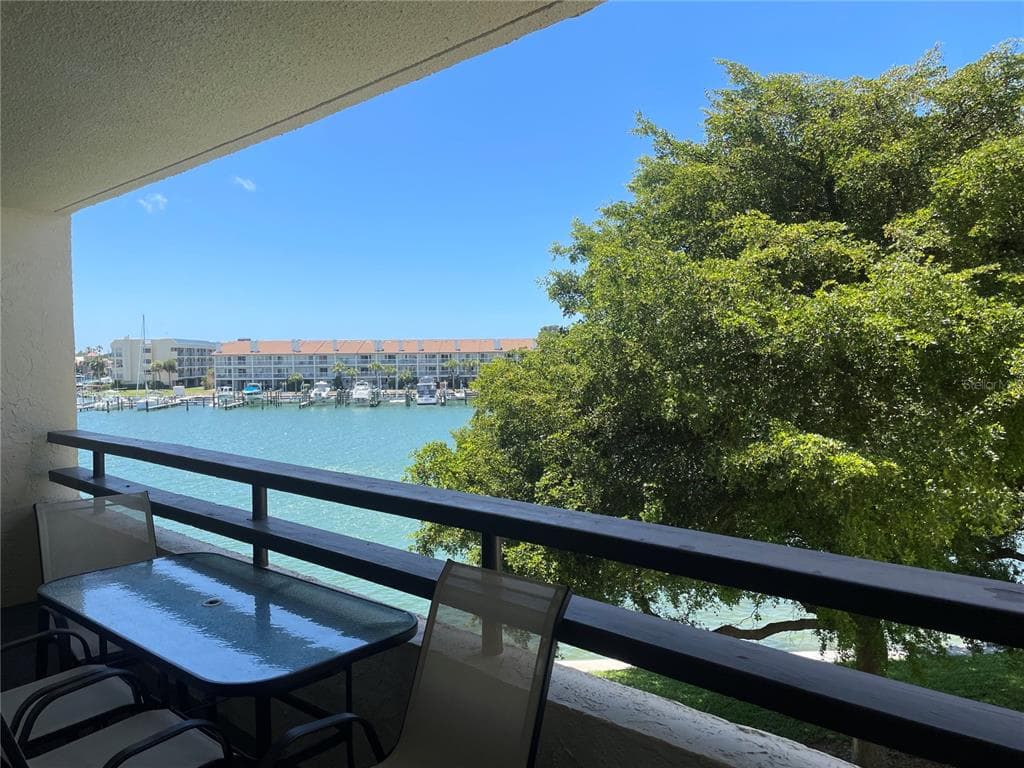 106 1ST STREET E UNIT 210 TIERRA VERDE, FL 33715