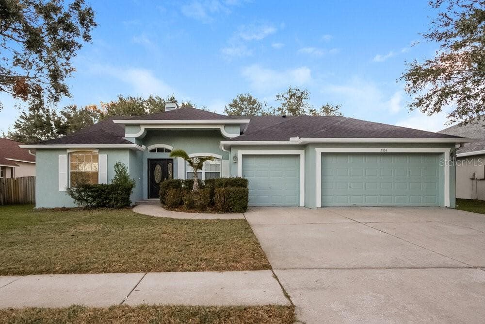 2304 GOLF MANOR BOULEVARD VALRICO, FL 33596