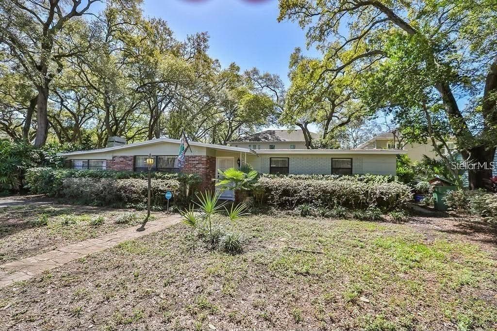 3214 W COACHMAN AVENUE TAMPA, FL 33611