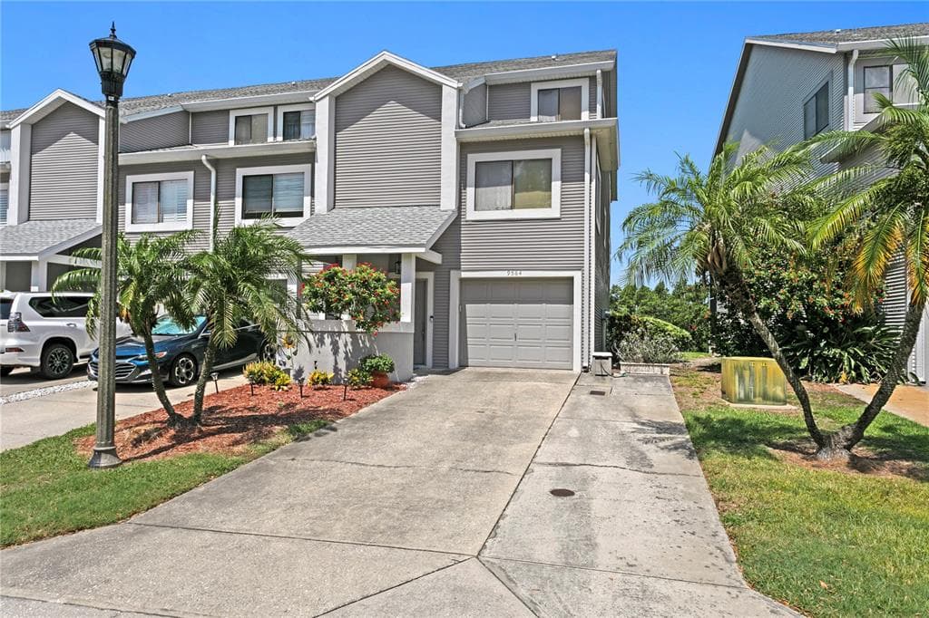 9564 TARA CAY COURT SEMINOLE, FL 33776
