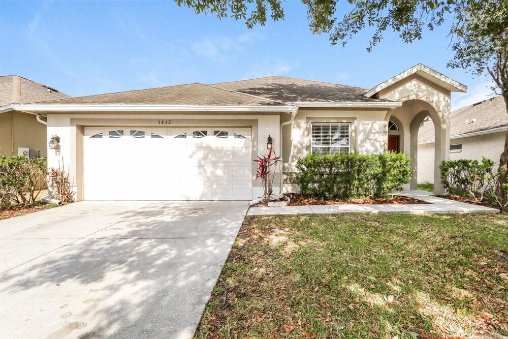 3832 WASHBURN PLACE WESLEY CHAPEL, FL 33543