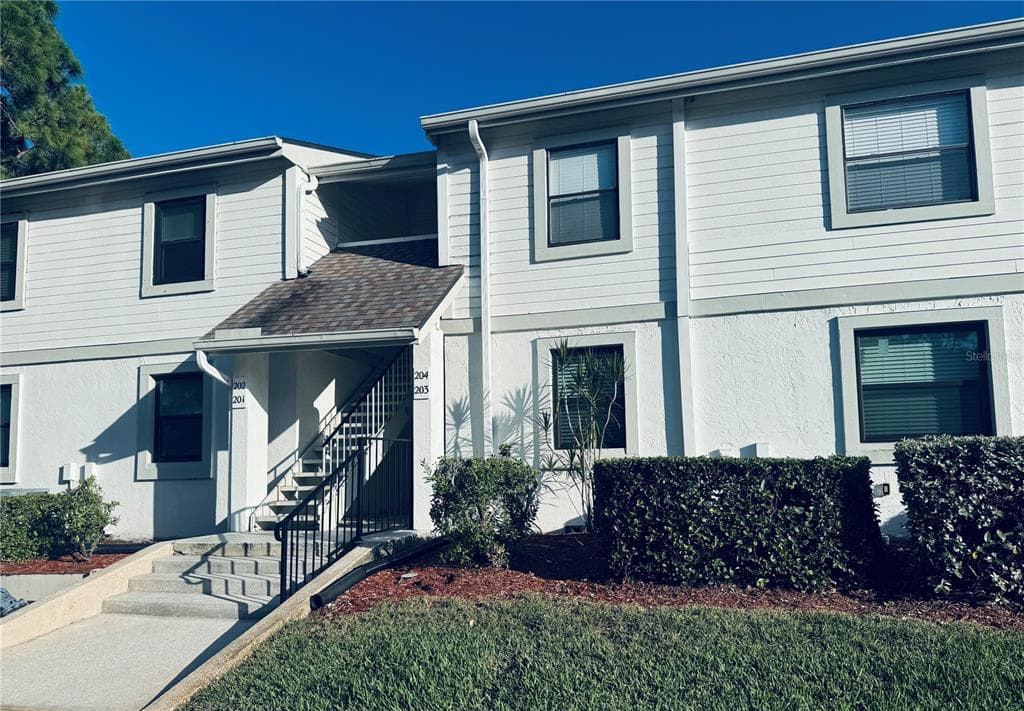 203 MEADOW LANE OLDSMAR, FL 34677