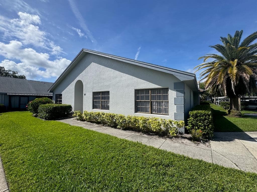 2749 COUNTRYSIDE BOULEVARD UNIT 20