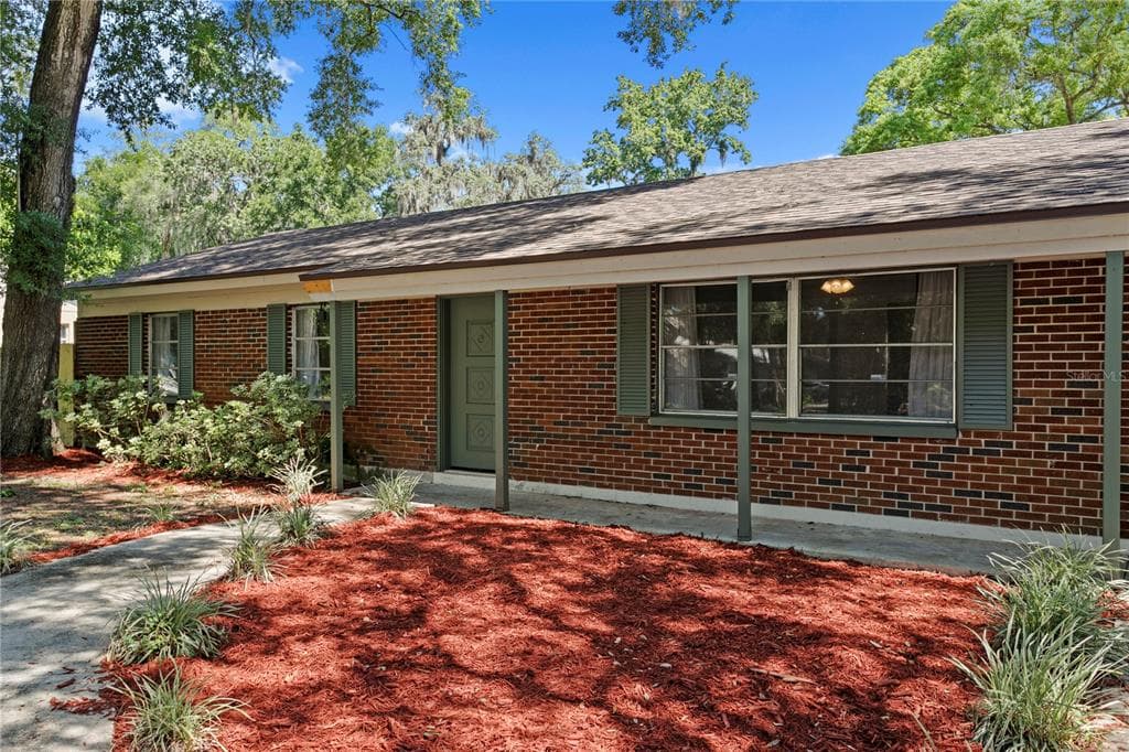 6928 GREENHILL PLACE TAMPA, FL 33617