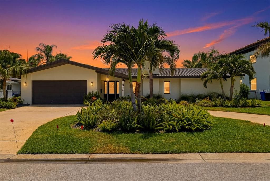 1974 HAWAII AVENUE NE ST PETERSBURG, FL 33703