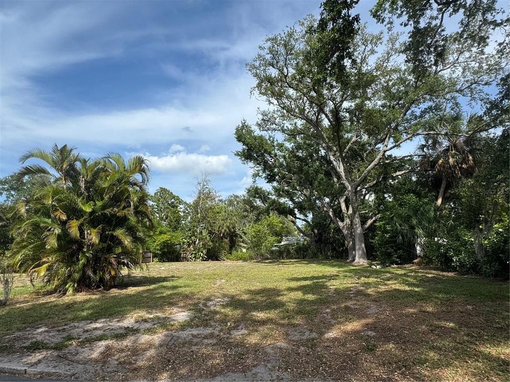 117 29TH STREET W BRADENTON, FL 34205