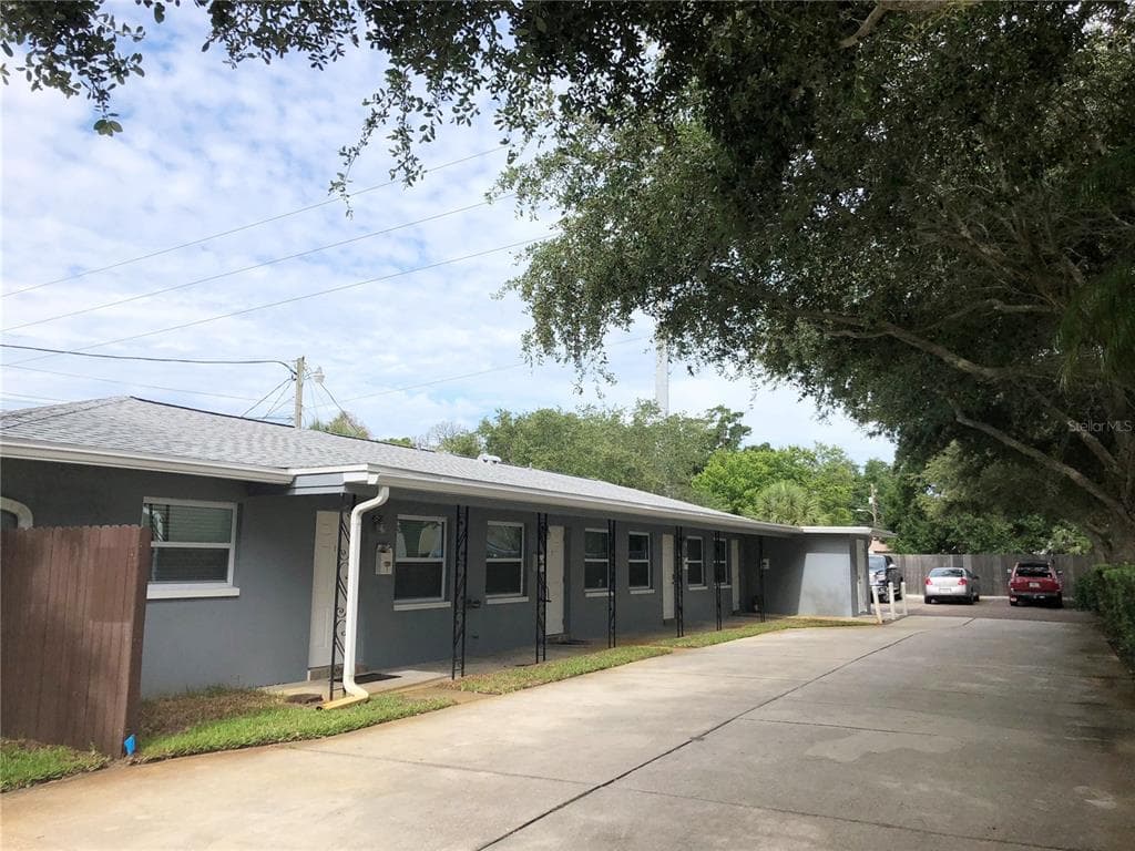 520 70TH STREET N UNIT 4 ST PETERSBURG, FL 33710