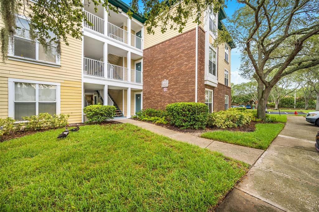 4115 CHATHAM OAK COURT UNIT 209 TAMPA, FL 33624