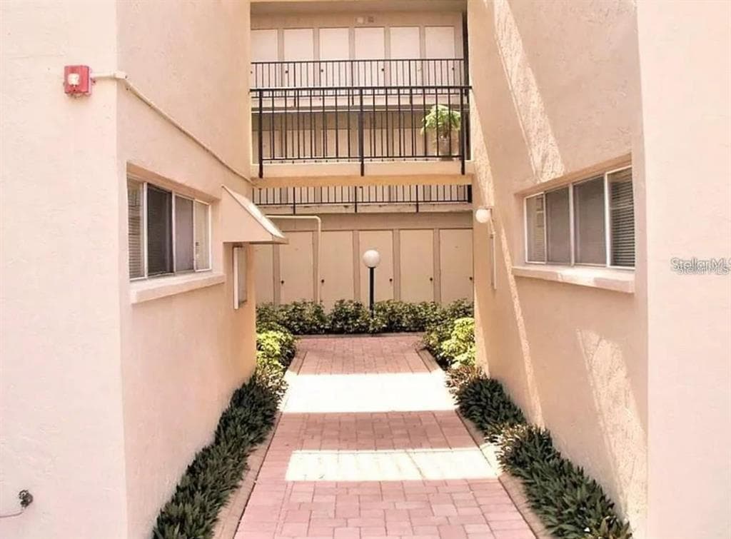 2763 WOODGATE LANE UNIT 211 SARASOTA, FL 34231