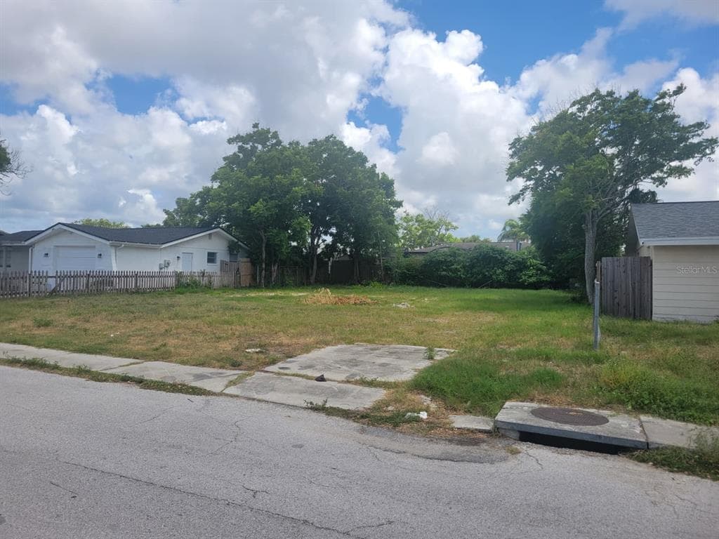 7404 INGLESIDE DRIVE