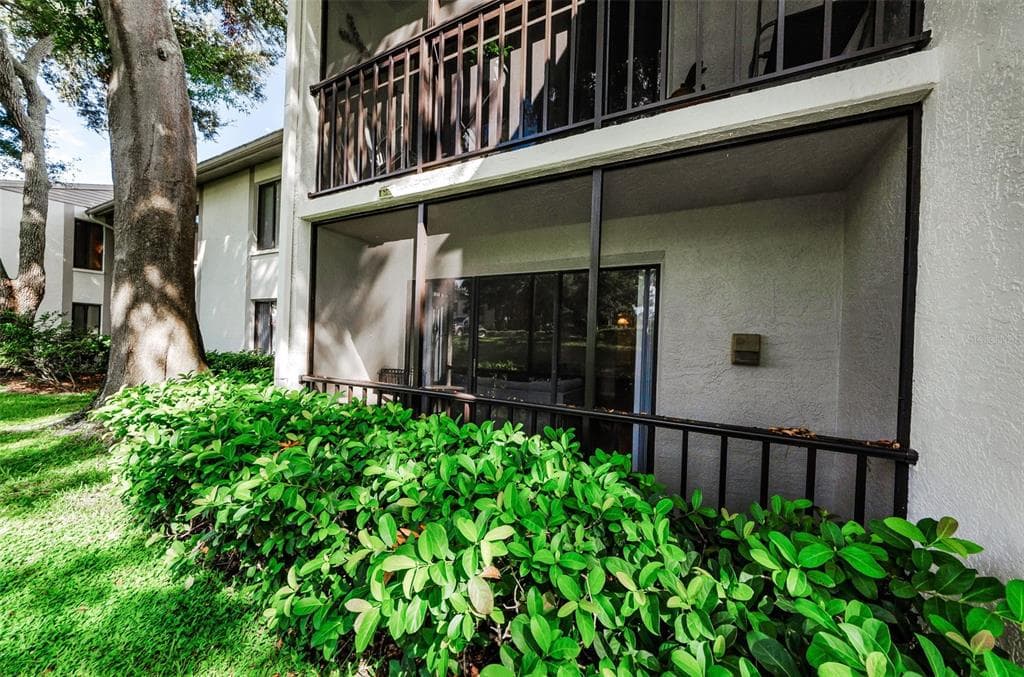 2575 PINE RIDGE WAY S UNIT E1 PALM HARBOR, FL 34684