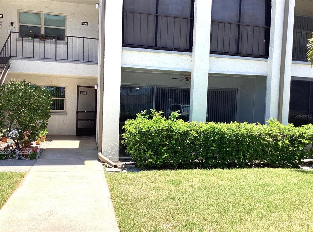 7701 STARKEY ROAD UNIT 703 SEMINOLE, FL 33777
