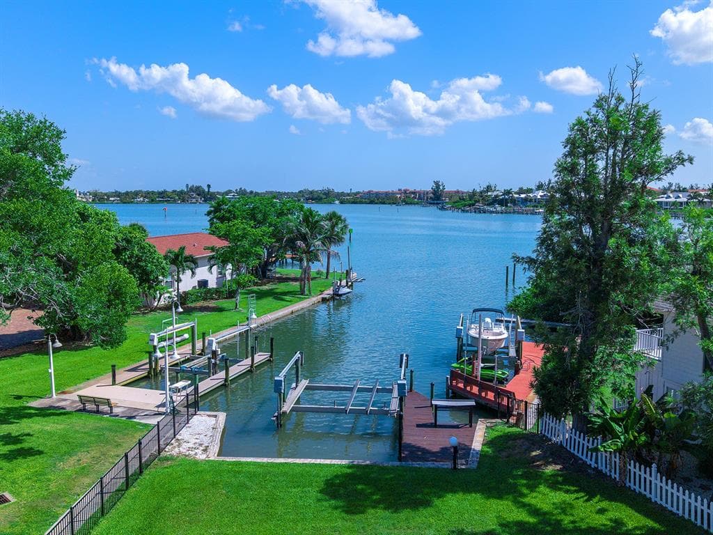 396 BAYSHORE DRIVE VENICE, FL 34285