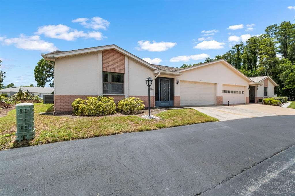 1760 ATRIUM DRIVE SUN CITY CENTER, FL 33573