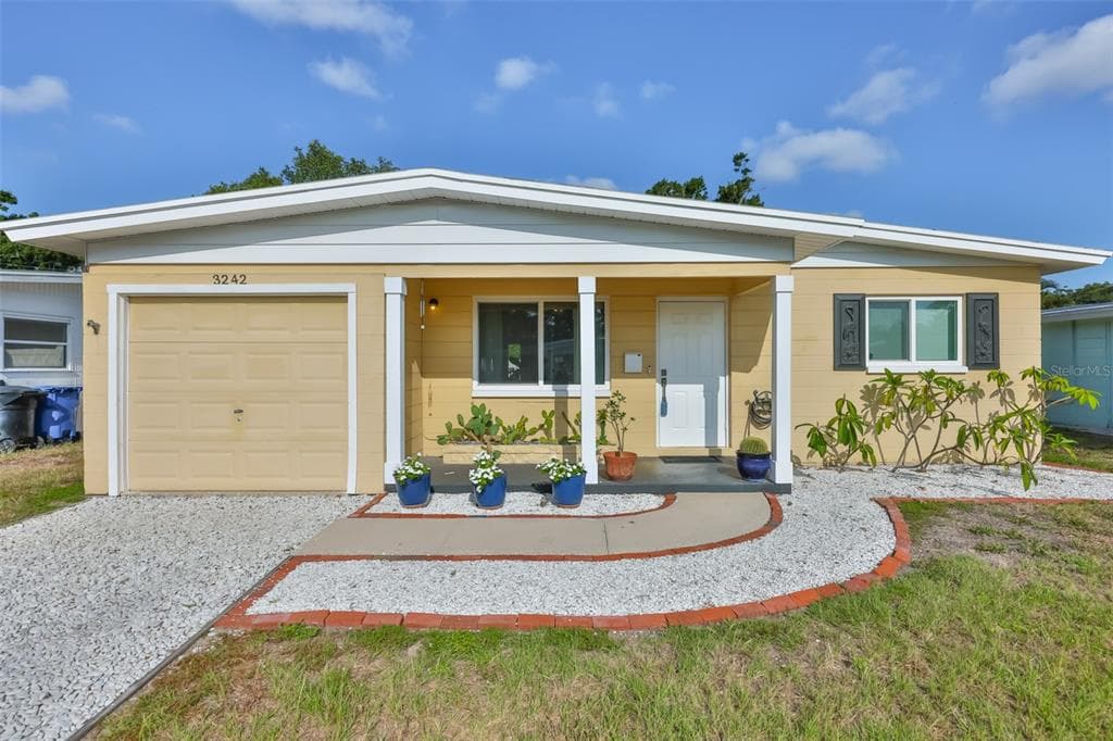 3242 KINGSTON STREET N ST PETERSBURG, FL 33713