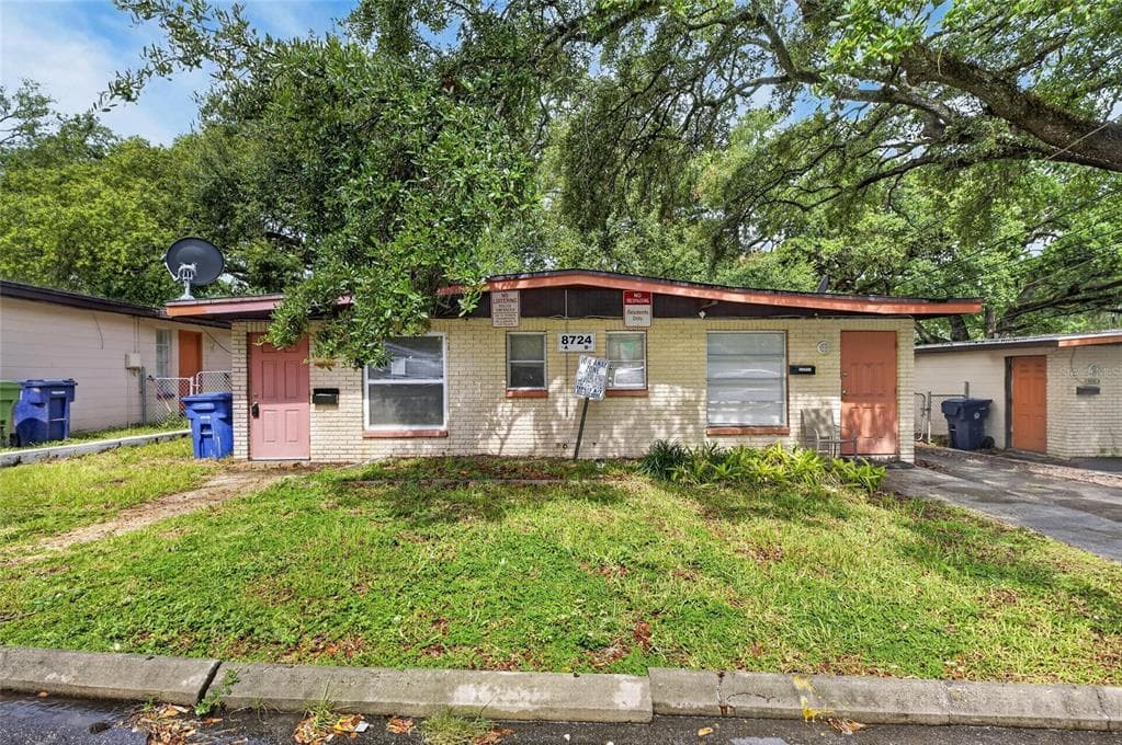 8723 & 8724 N 48TH STREET TAMPA, FL 33617