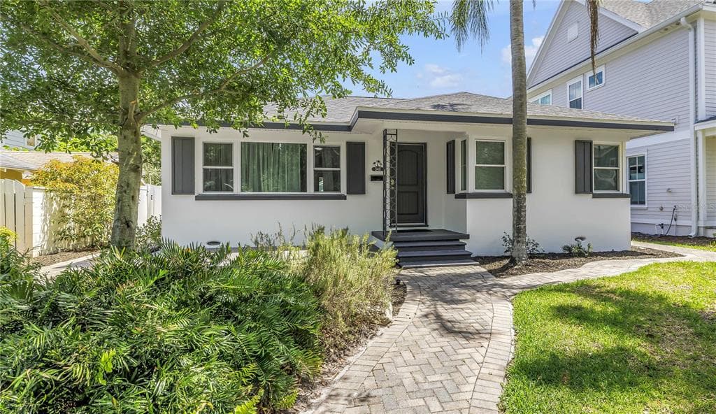 348 11TH AVENUE NE ST PETERSBURG, FL 33701