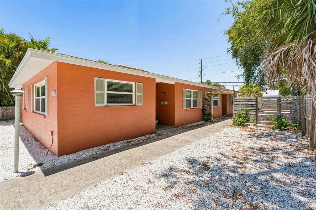 6219 2ND AVENUE S ST PETERSBURG, FL 33707