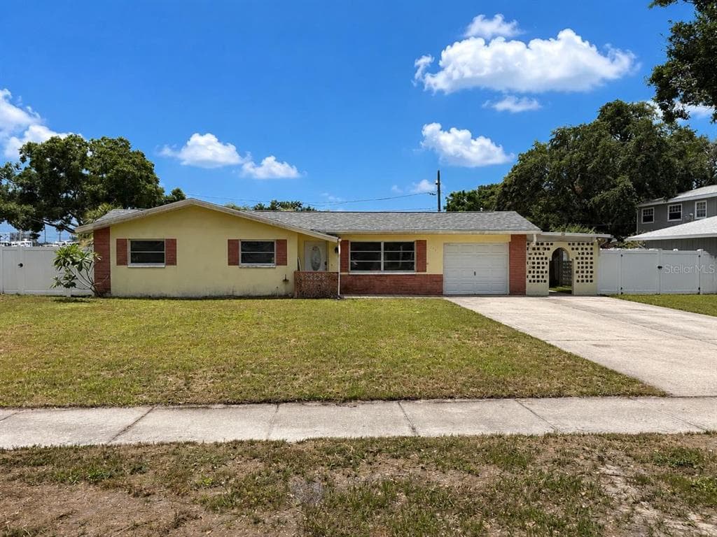 2571 CENTRAL AVENUE CLEARWATER, FL 33764