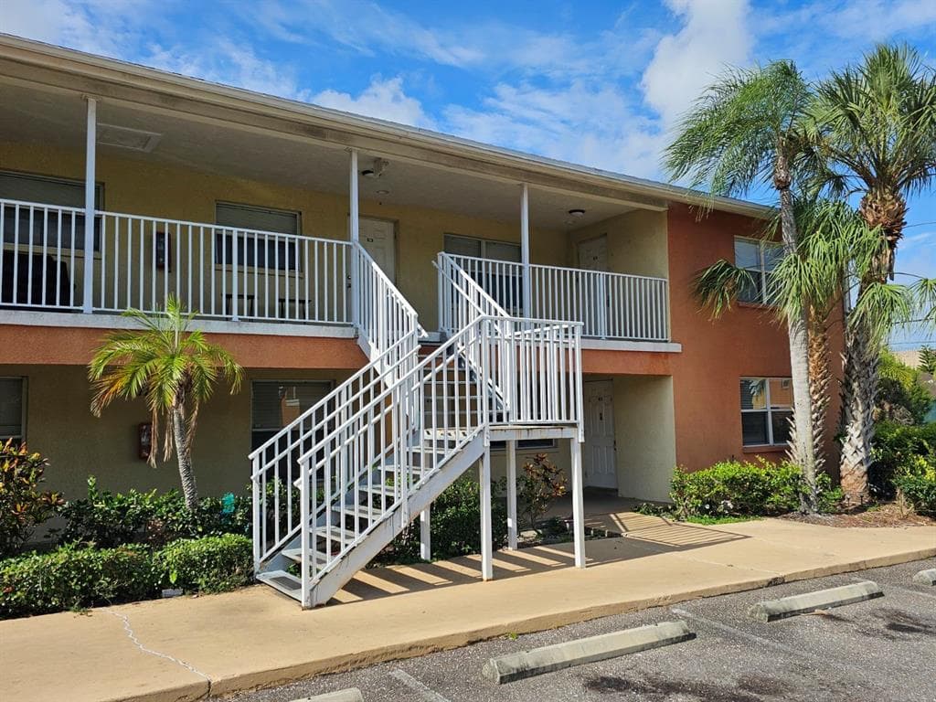 117 N EVERGREEN AVENUE UNIT 205 CLEARWATER, FL 33755