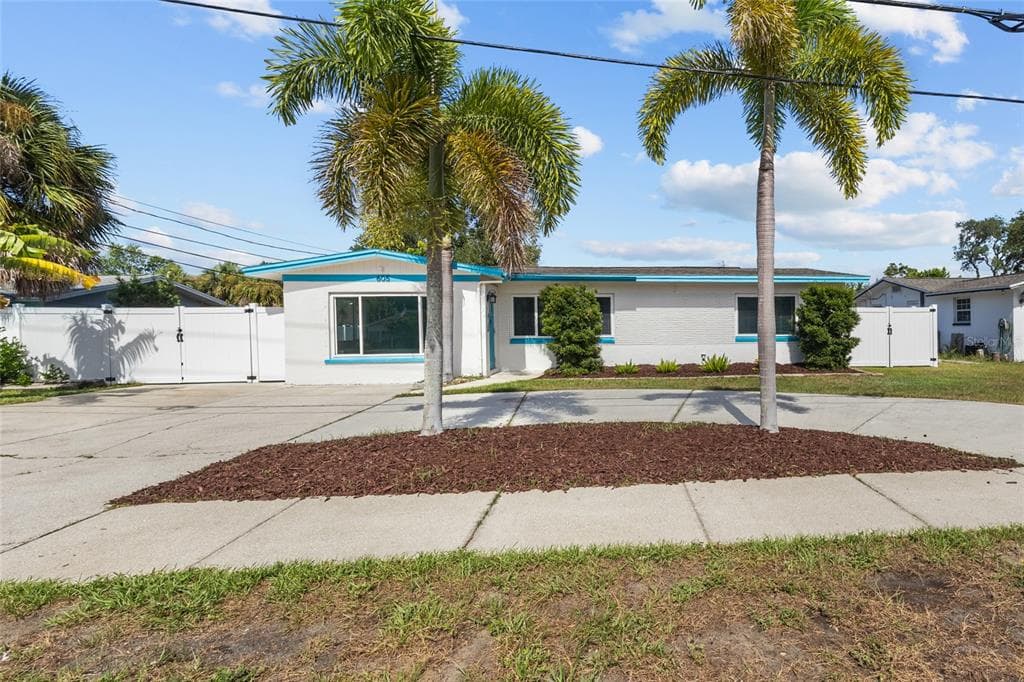 605 S FLORIDA AVENUE TARPON SPRINGS, FL 34689