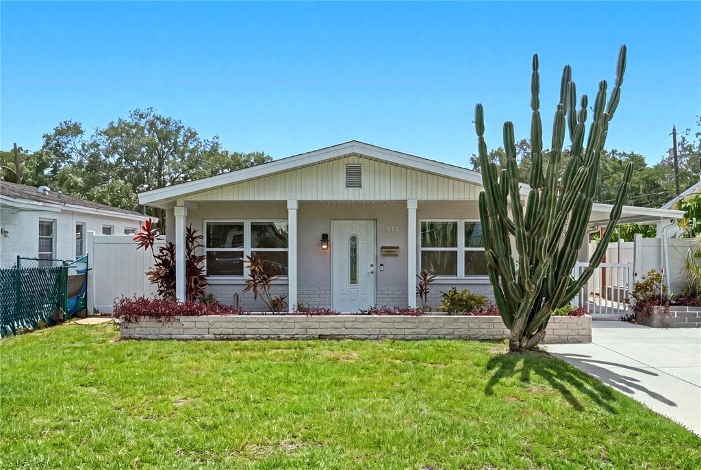 6810 LIVINGSTON AVENUE N ST PETERSBURG, FL 33702