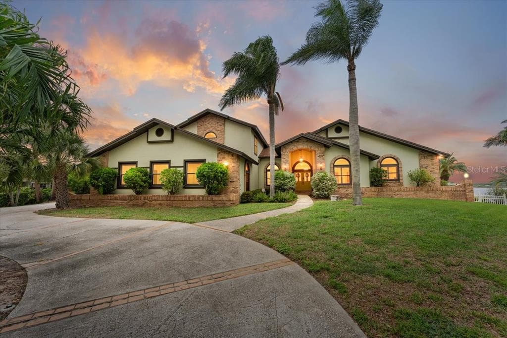 1589 MARY LANE TARPON SPRINGS, FL 34689