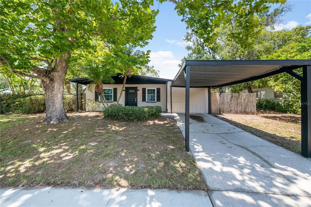 7402 WISHING WELL COURT