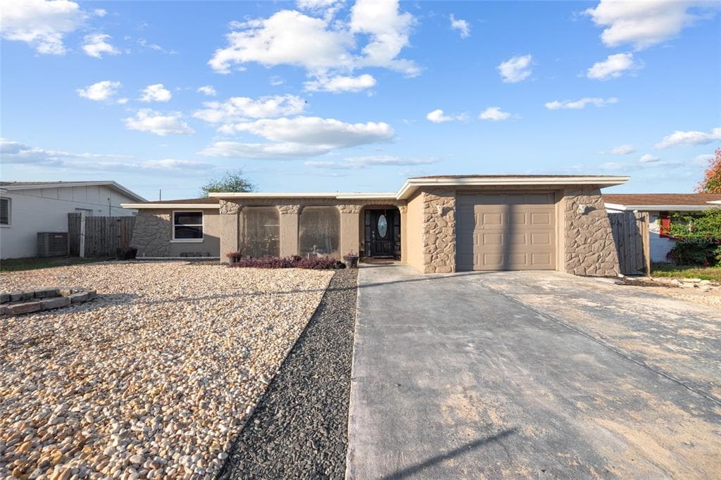 5633 ANDREA DRIVE HOLIDAY, FL 34690