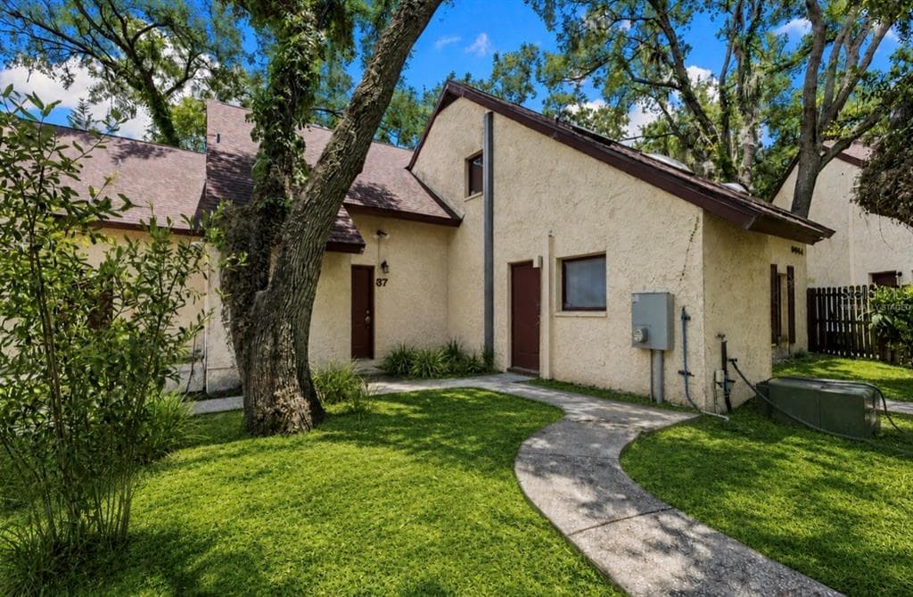 5641 ASHLEY OAKS DRIVE UNIT 37 TAMPA, FL 33617