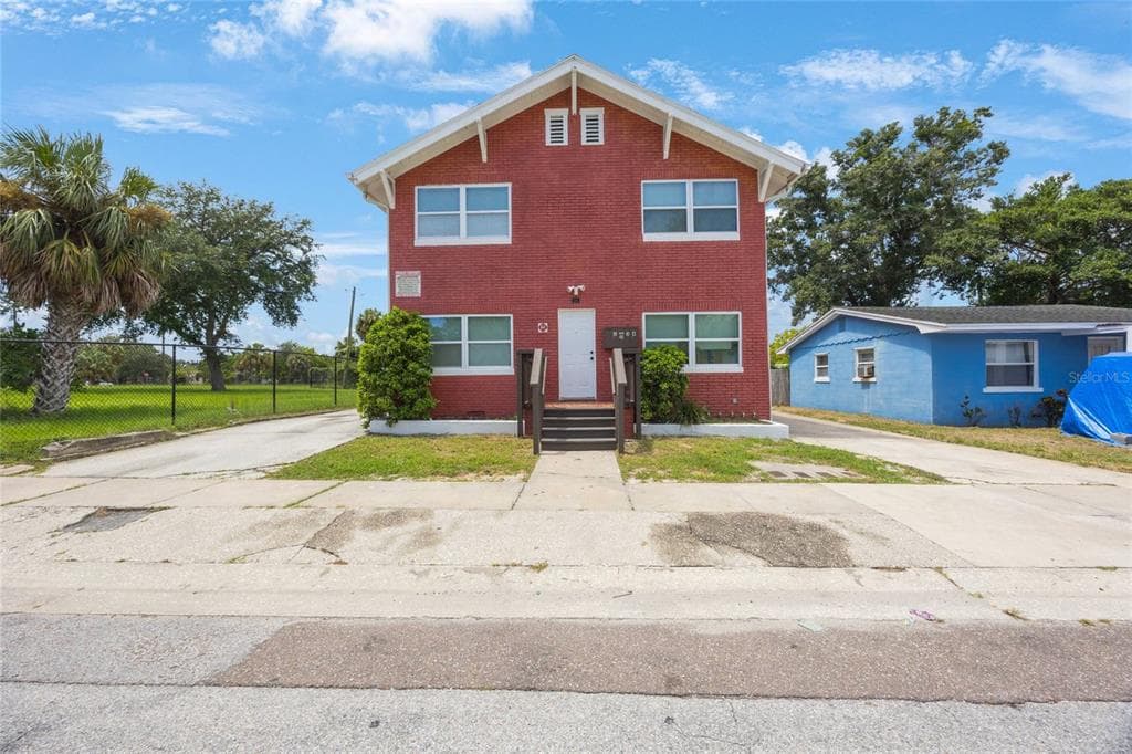 1761 19TH STREET S ST PETERSBURG, FL 33712