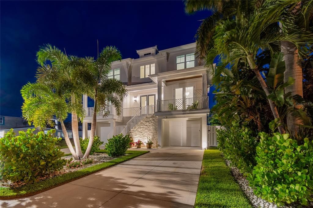 17715 WALL CIRCLE REDINGTON SHORES, FL 33708
