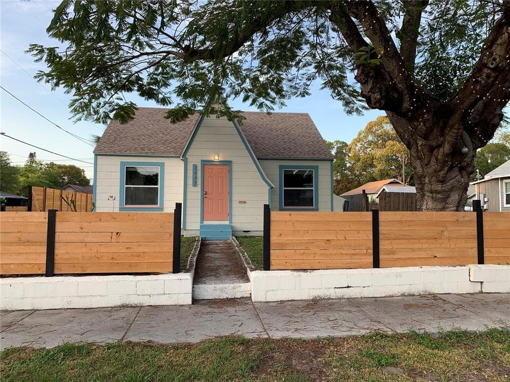 1147 JAMES AVENUE S ST PETERSBURG, FL 33705