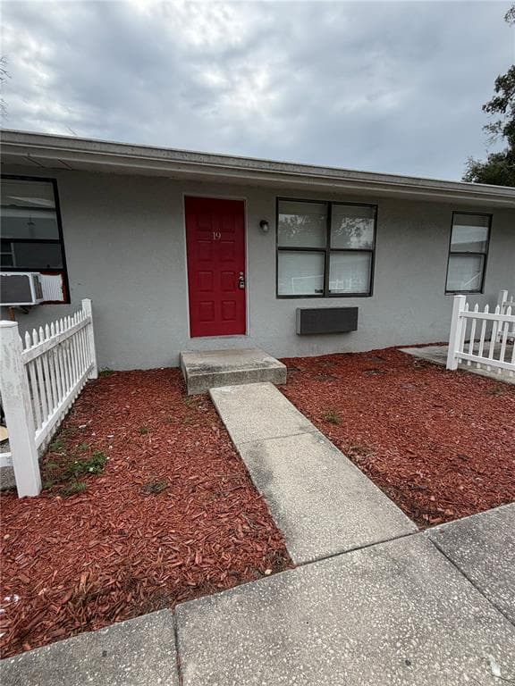 1400 STRAWBERRY PLACE UNIT 19 PLANT CITY, FL 33563