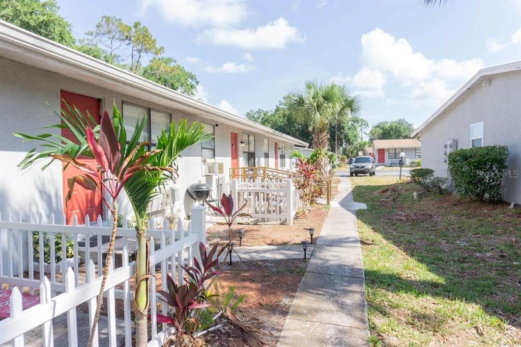1400 STRAWBERRY PLACE UNIT 22 PLANT CITY, FL 33563