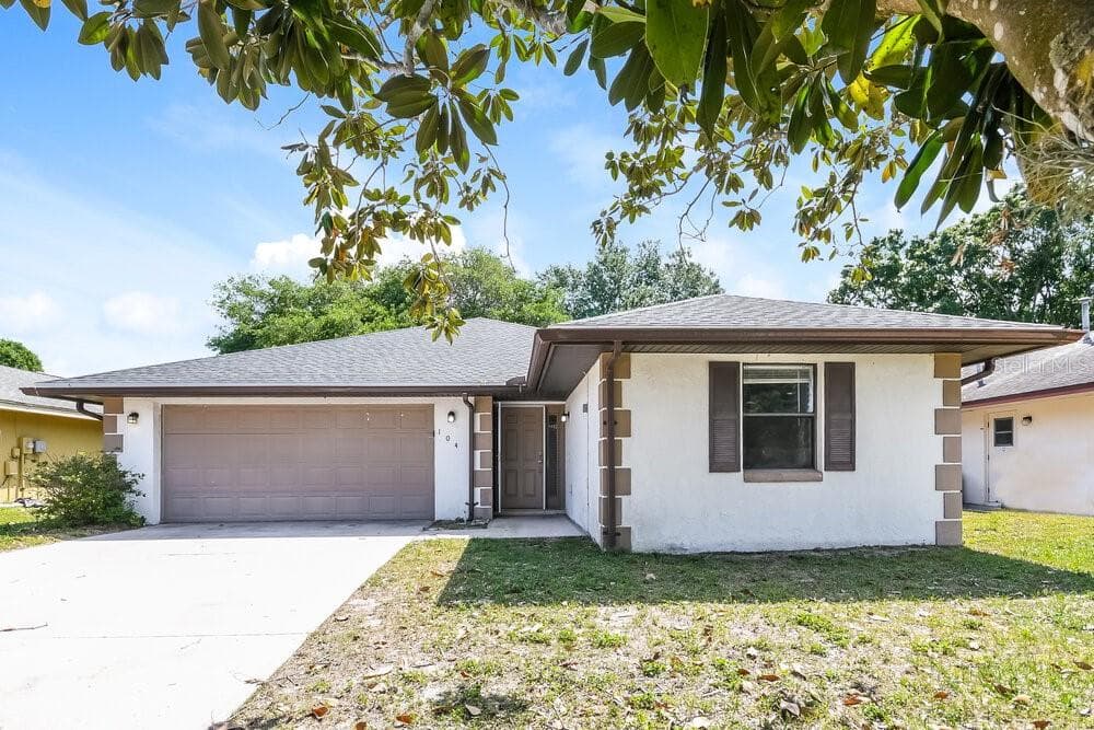 104 LAKE DAISY TERRACE WINTER HAVEN, FL 33884