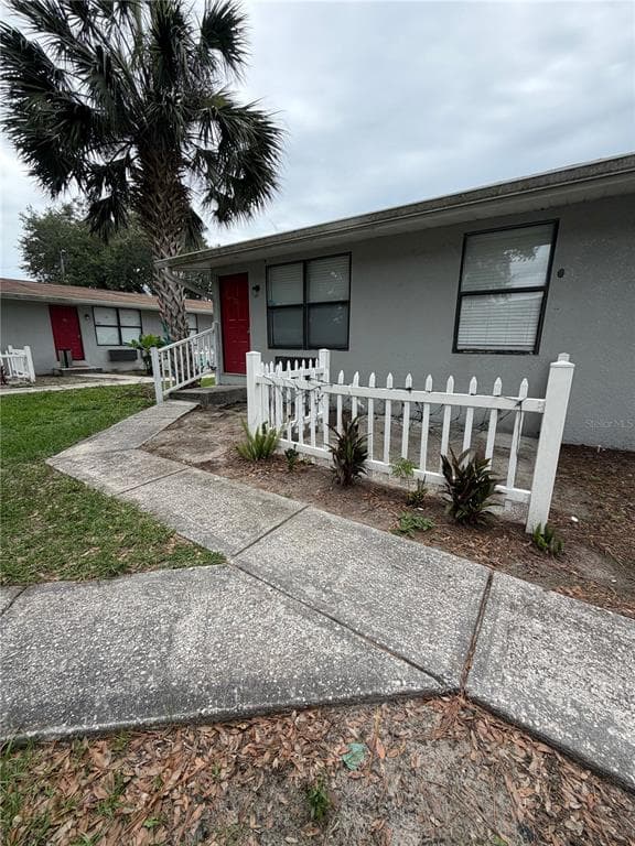 1400 STRAWBERRY PLACE UNIT 33 PLANT CITY, FL 33563