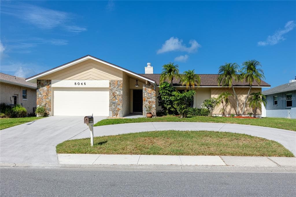 8046 BAYHAVEN DRIVE