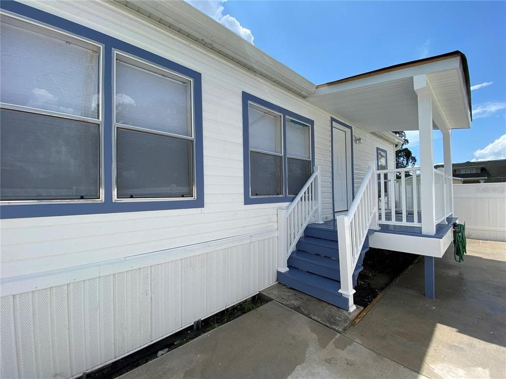 8726 MAYFLOWER ROAD TAMPA, FL 33615