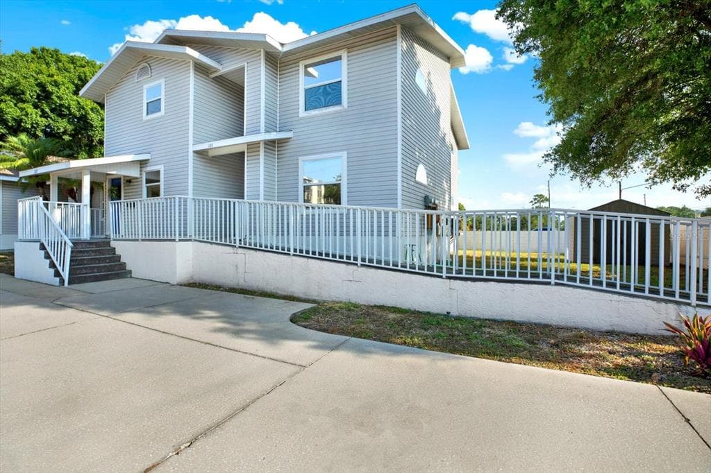 107 47TH AVENUE N ST PETERSBURG, FL 33703
