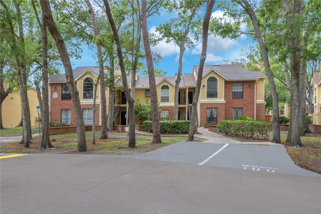 8609 MALLARD RESERVE DRIVE UNIT 203 TAMPA, FL 33614