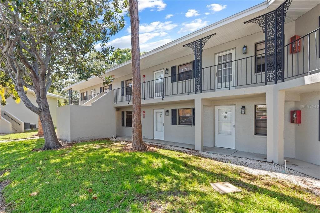 101 LAKE AVENUE NE UNIT 215
