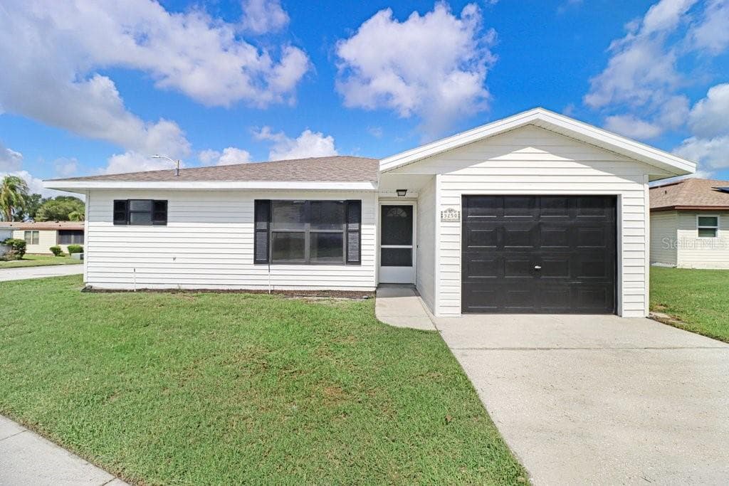 3250 PEBBLE BEND DRIVE LAKELAND, FL 33810