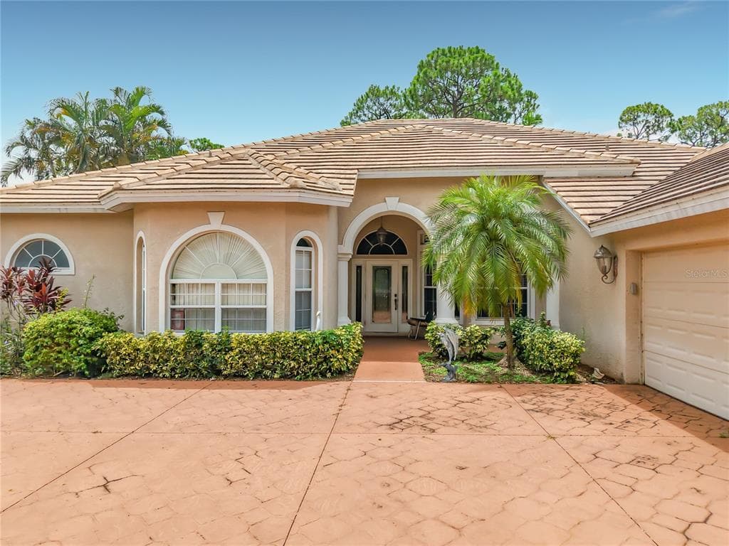 2221 OXFORD RIDGE CIRCLE LEHIGH ACRES, FL 33973