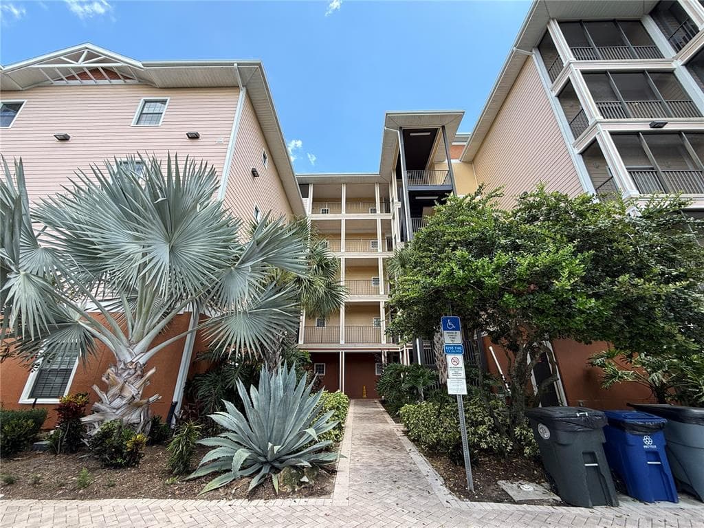 3060 PIRATES RETREAT COURT UNIT 102 KISSIMMEE, FL 34747